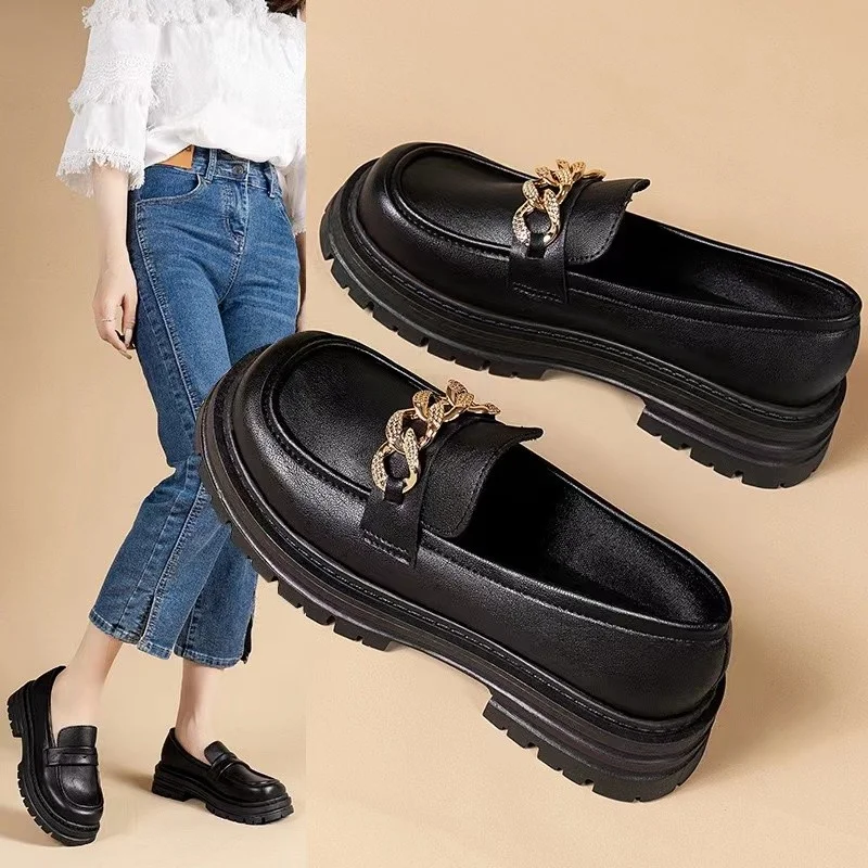 Zhungei Fashion Single Shoes Autumn New Metal Buckle Decoration Large Size Women's Shoes Round Toe Student Shoes