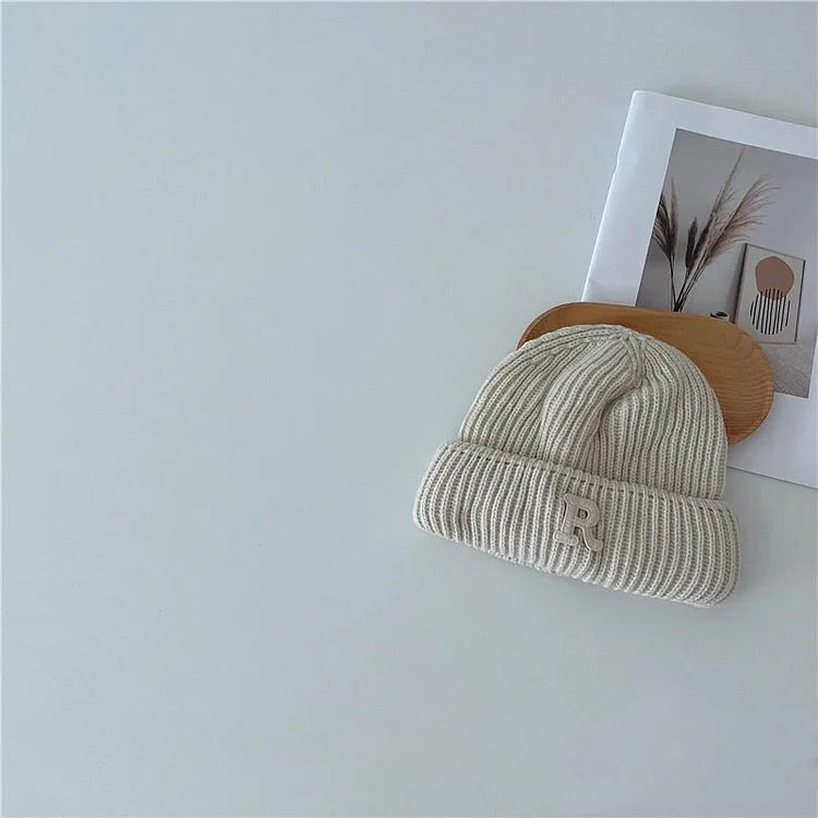R Baby Simple Letter Knitted Beanie