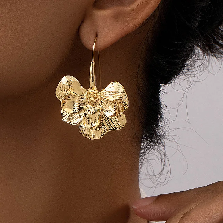 Vintage Gold Alloy Flower Texture Pendant Earrings