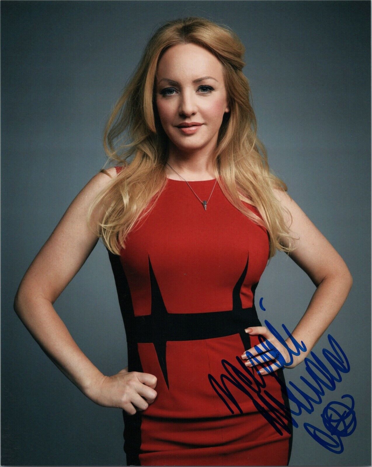 ~~ WENDI McLENDON-COVEY Authentic Hand-Signed THE GOLDBERGS