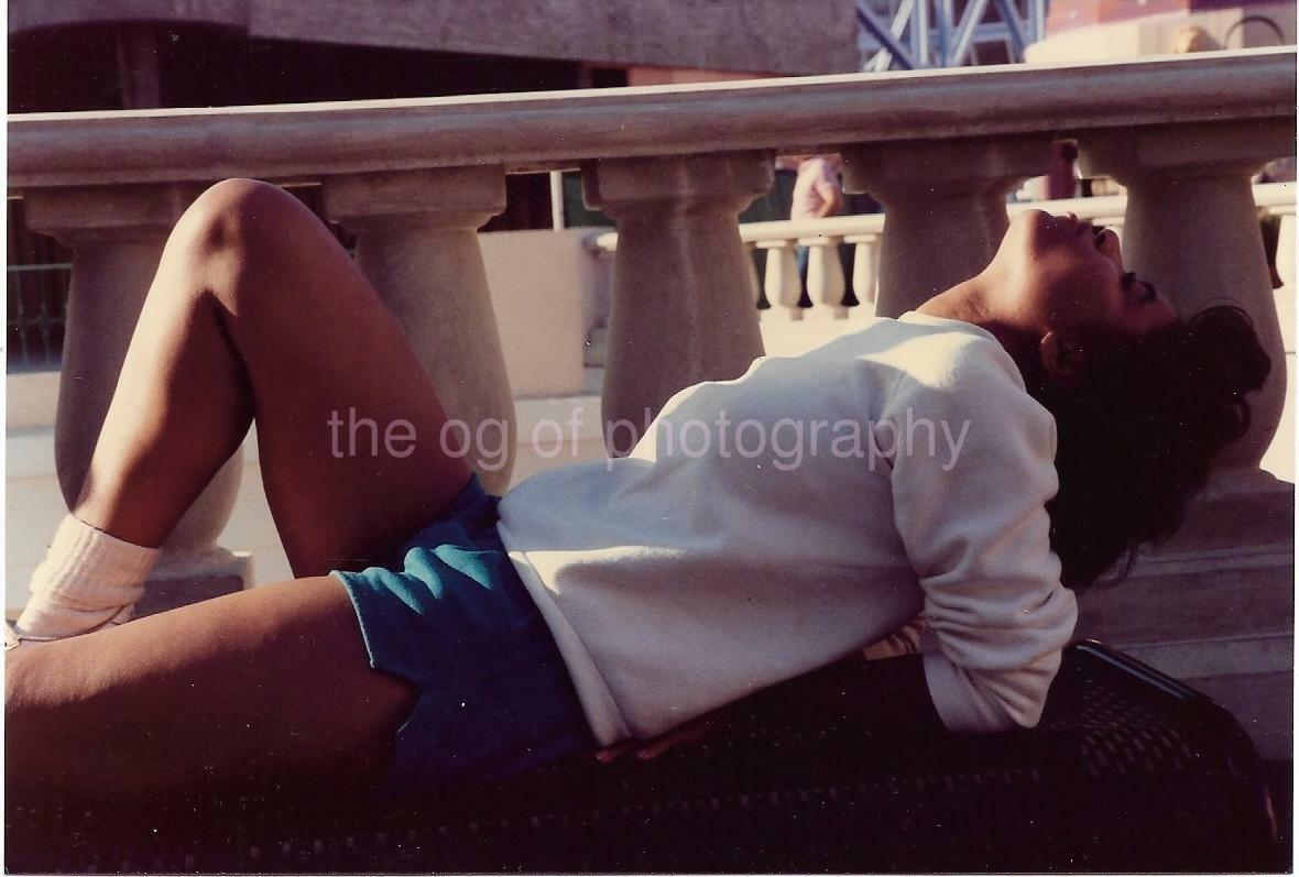 FLASHDANCE POSE 1980s Woman FOUND Photo Poster painting Color PRETTY GIRL Amateur ORIGINAL 01 9