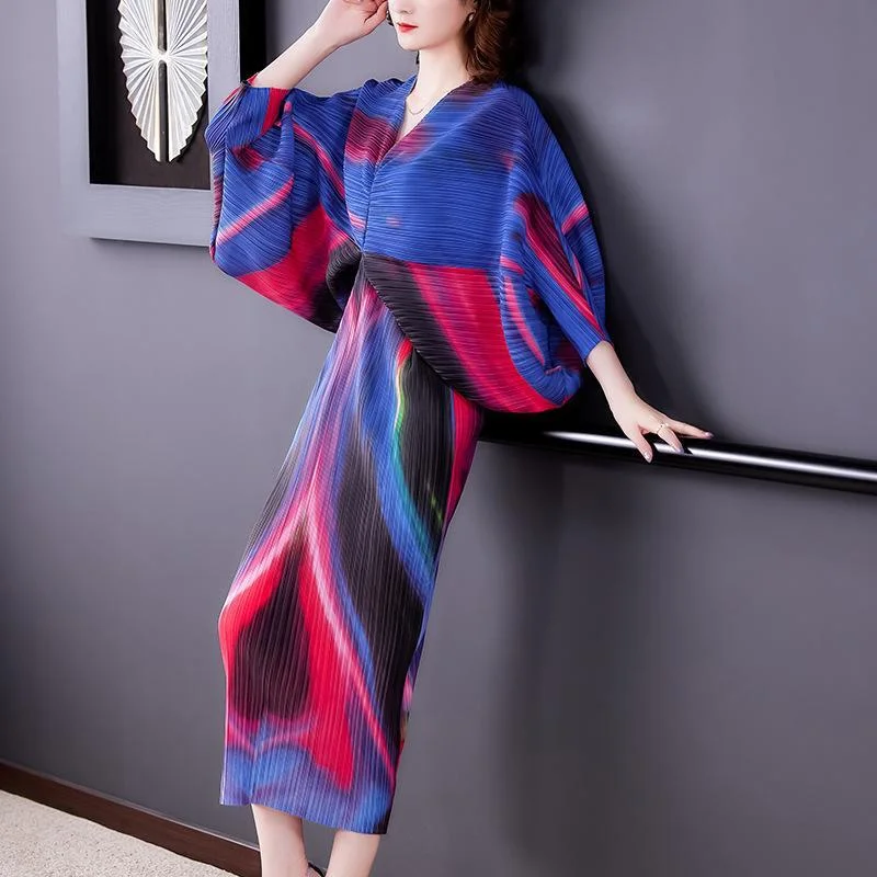 Pleated gradient contrast color bat sleeve dress