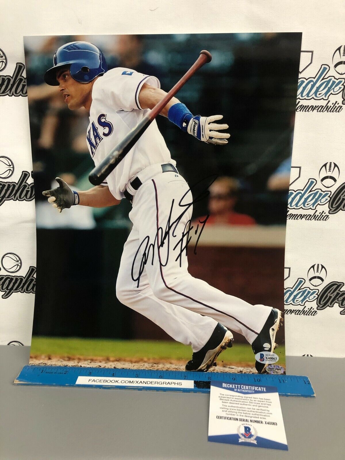 IVAN RODRIGUEZ HOF BASEBALL SIGNED AUTOGRAPHED 11X14 Photo Poster paintingGRAPH-BECKETT COA BAS