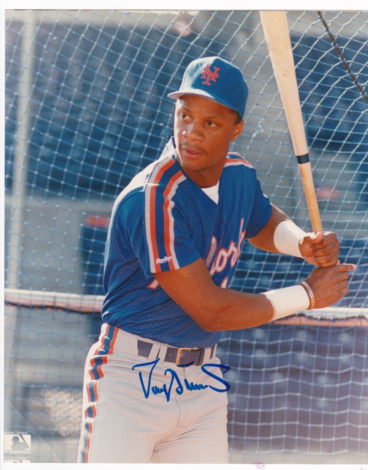 DARRYL STRAWBERRY NEW YORK METS ACTION SIGNED 8x10