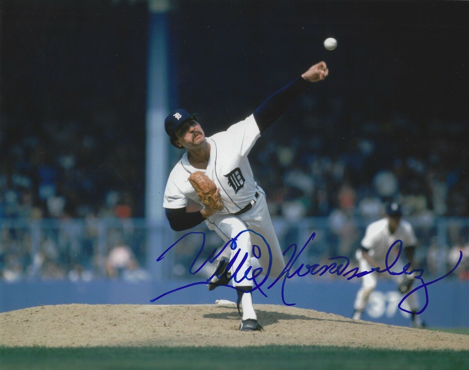 Autographed 8x10 WILLIE HERNANDEZ Detroit Tigers Photo Poster painting w/COA