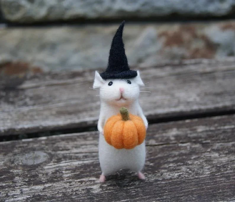 (Handmade, Limited Quantity) Halloween Mouse With A Pumpkin