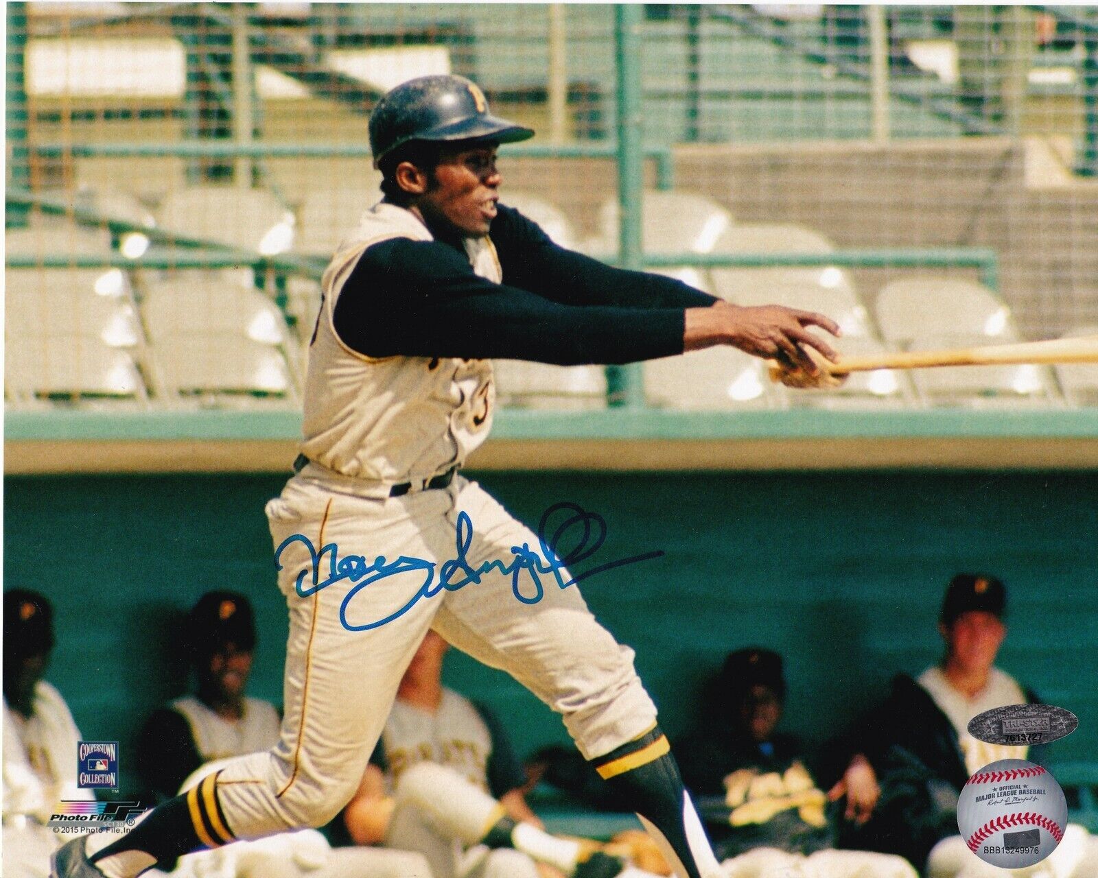 MANNY SANGUILLEN PITTSBURGH PIRATES ACTION SIGNED 8x10