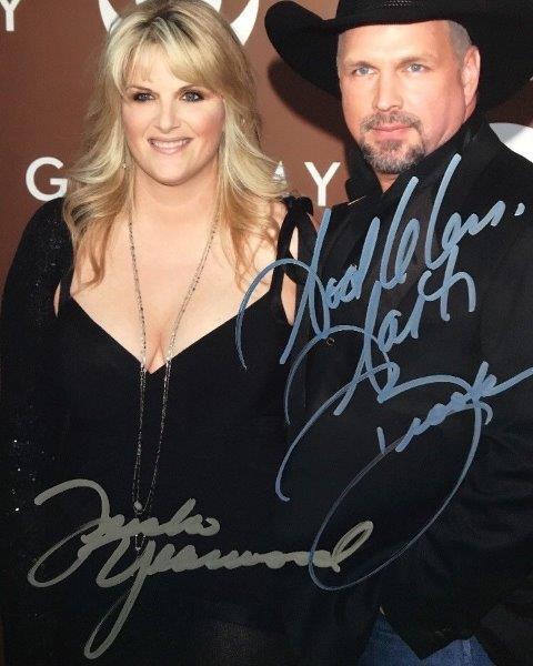 REPRINT - TRISHA YEARWOOD - GARTH BROOKS Country Autographed 8 x 10 Photo Poster painting