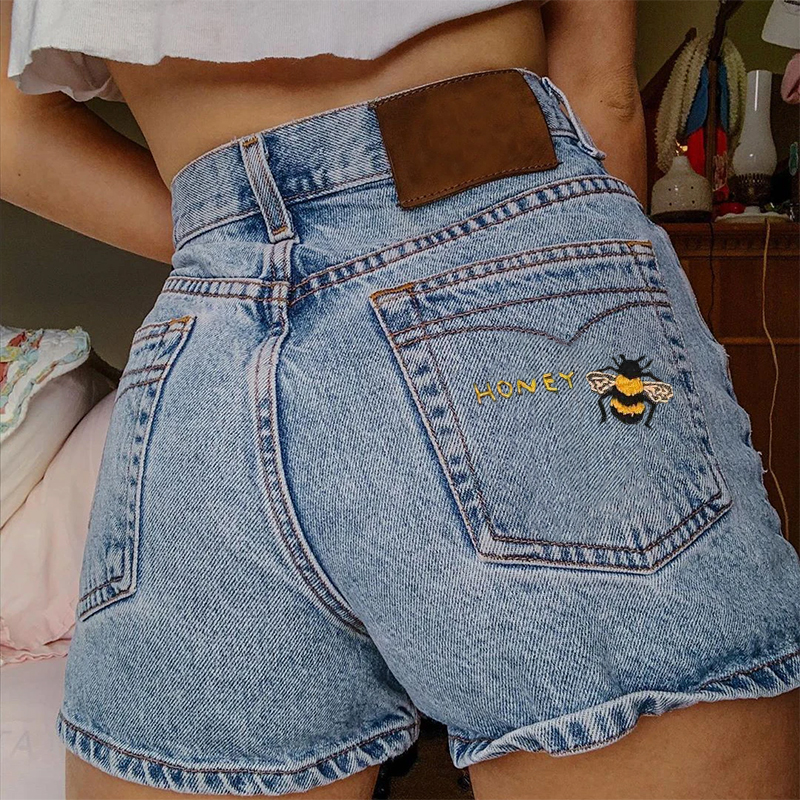 Casual Bee Embroidered Denim Shorts / [blueesa] /