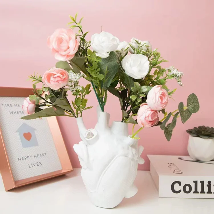 💞White heart-shaped irregular creative art vase💐