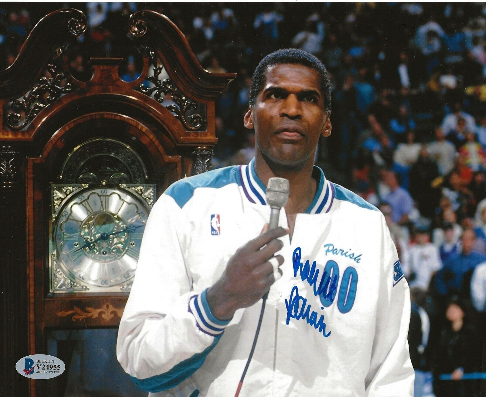 Robert Parish signed Charlotte Hornets signed 8x10 Photo Poster painting autographed BAS Beckett