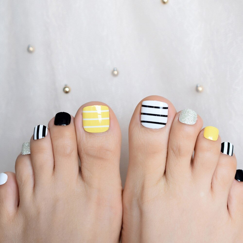 EchiQ Toe Nails Short Square Mix&Match Fashions Charms Glitter Pre-Design Press ON Foot Nails Wholesale