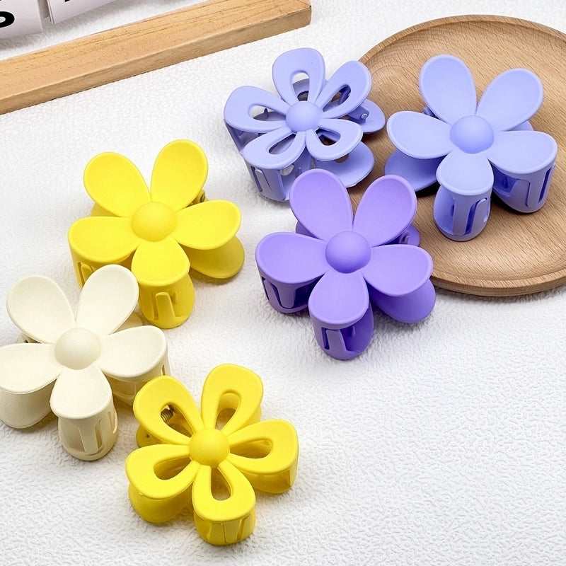 Sweet Minimalist Women’s Flower Plastic Hair Claws