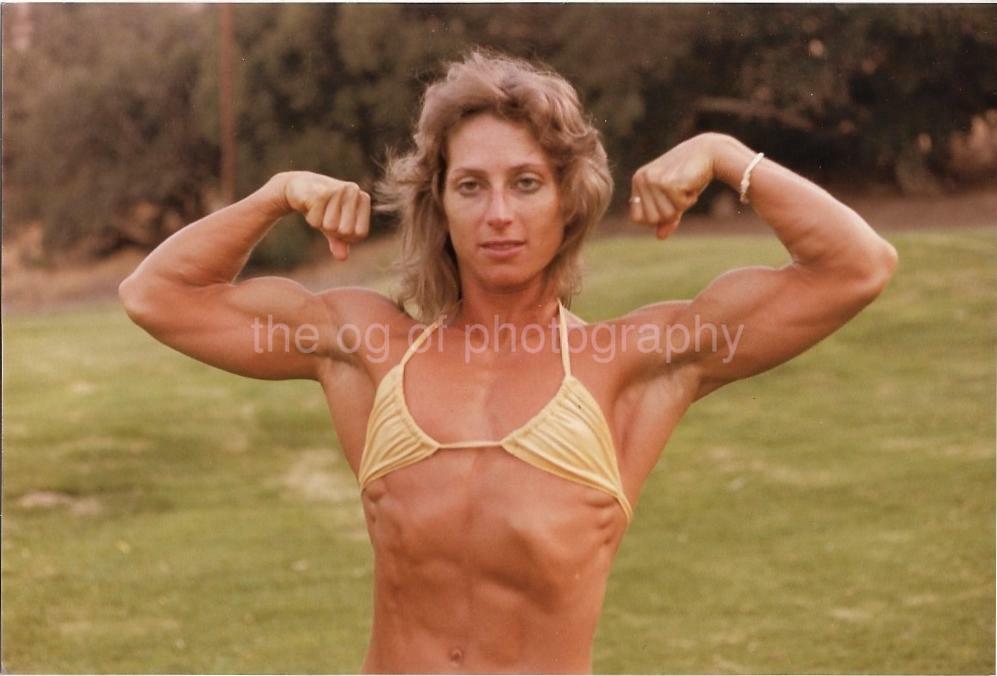 FEMALE BODYBUILDER 80's 90's FOUND Photo Poster painting Color MUSCLE GIRL Original EN 112 8 M