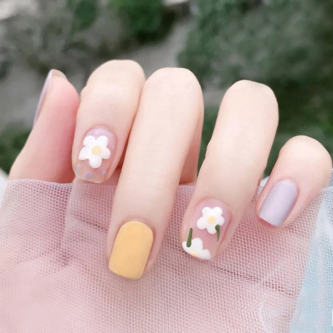 24Pcs Short Square False Nails with Yellow White Flowers Designs Full Cover Nail Art Tips Press on Nails with Glue Manicure Tool