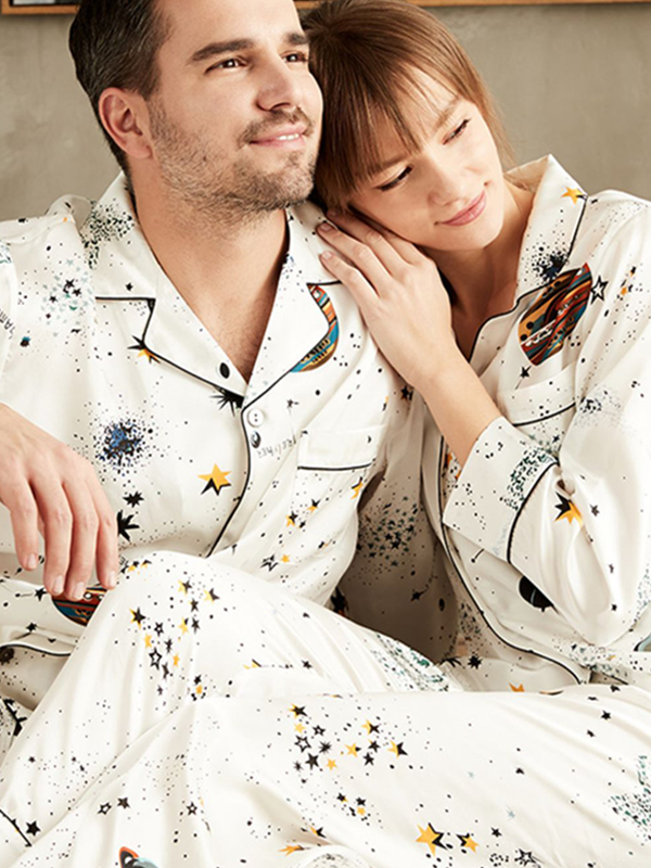 Pyjama classique en soie classique à manches longue et motif de galaxie imprimée pour couple- SOIE PLUS