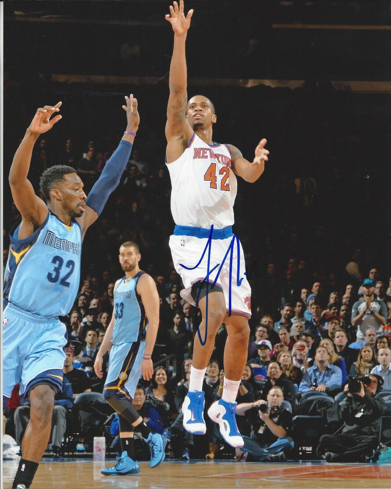 Lance Thomas Autographed 8x10 NewYork KnicksA708