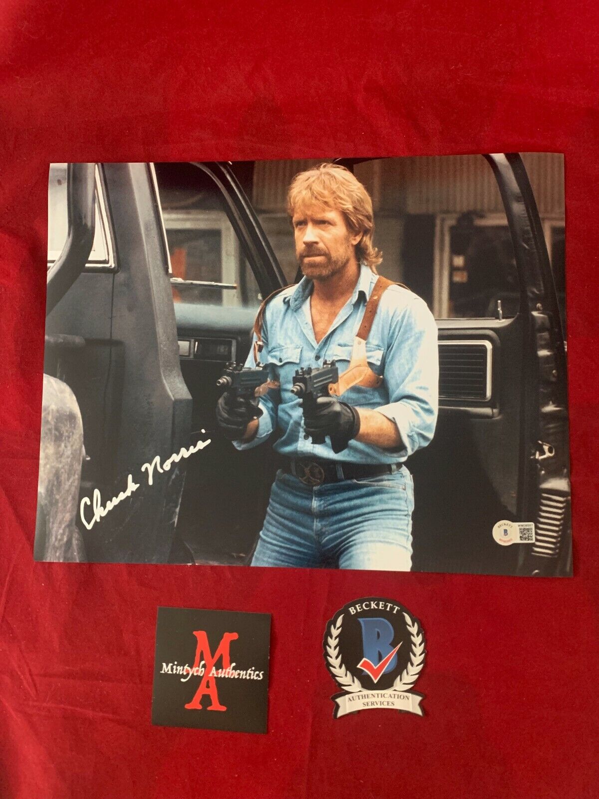 CHUCK NORRIS AUTOGRAPHED SIGNED 11x14 Photo Poster painting! WALKER TEXAS RANGER! BECKETT COA!