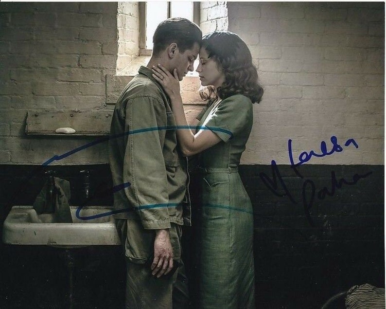 Andrew garfield and teresa palmer signed hacksaw ridge 8x10 Photo Poster painting