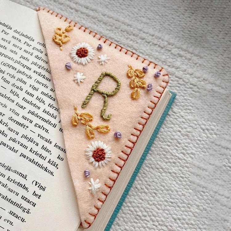 Luckstylish™ Creative Personalized Hand Embroidered Corner Bookmark