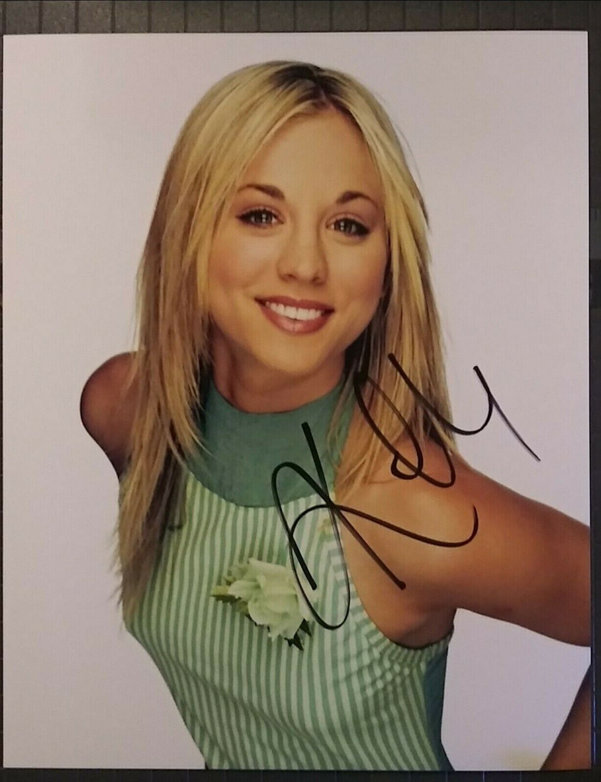 Kaley Cuoco signed 8x10