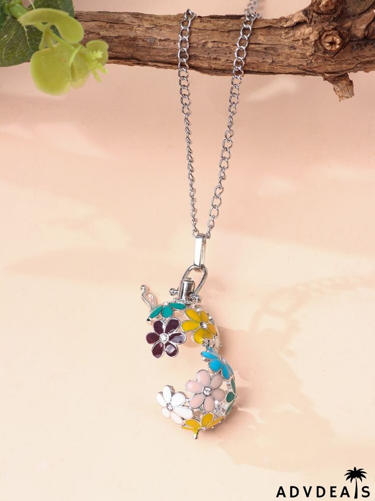Flower Decor Round Charm Necklace