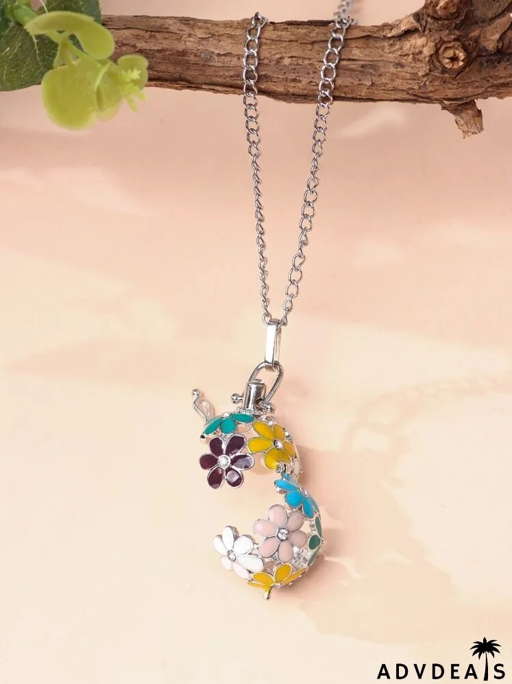 Flower Decor Round Charm Necklace