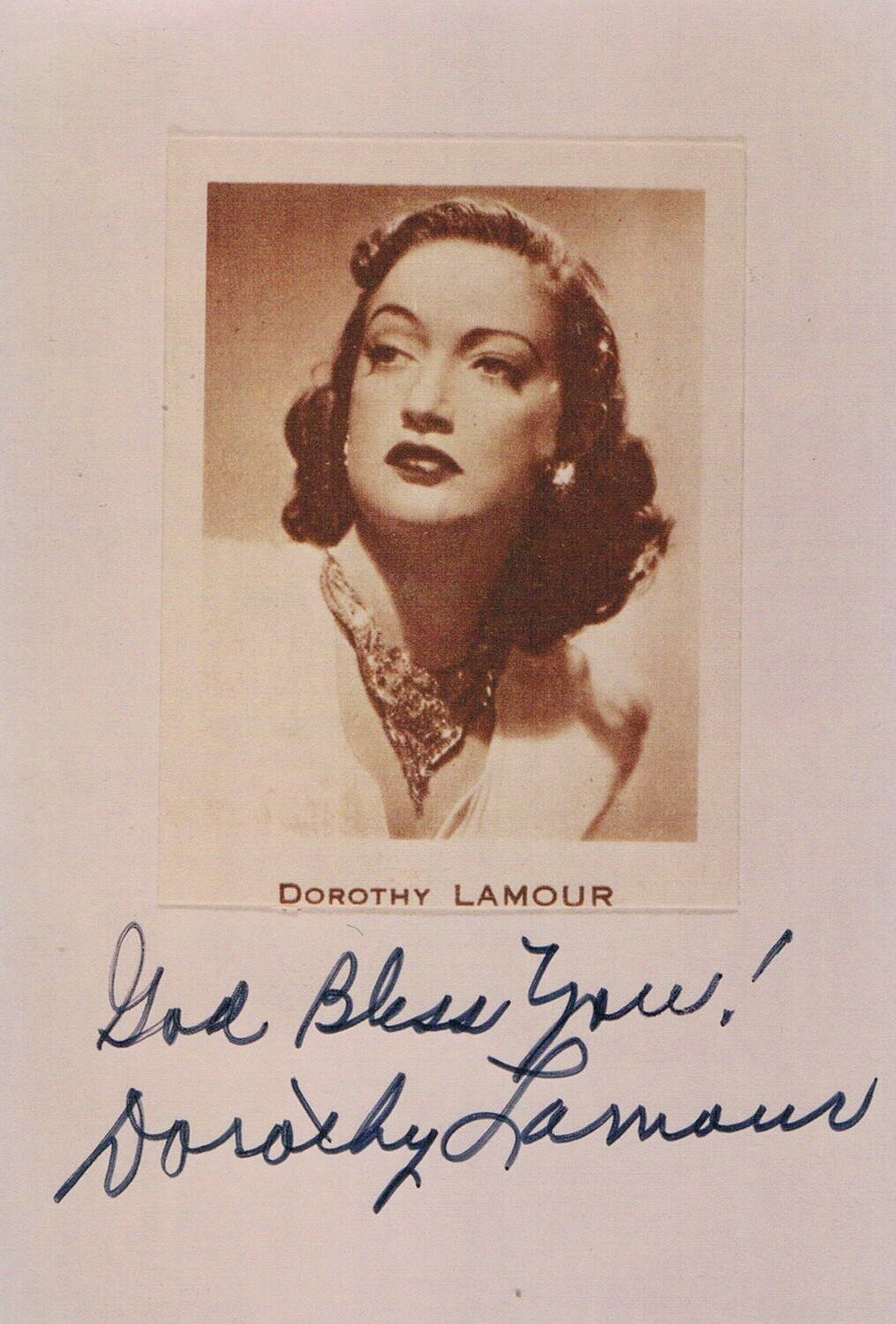 Dorothy Lamour 1914-96 genuine autograph signed 3.5x5.5