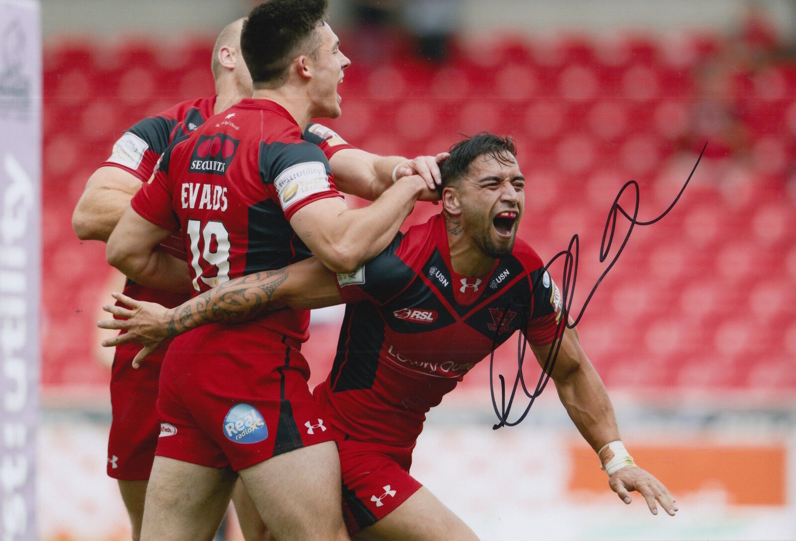 SALFORD RED DEVILS HAND SIGNED RANGI CHASE 12X8 Photo Poster painting.