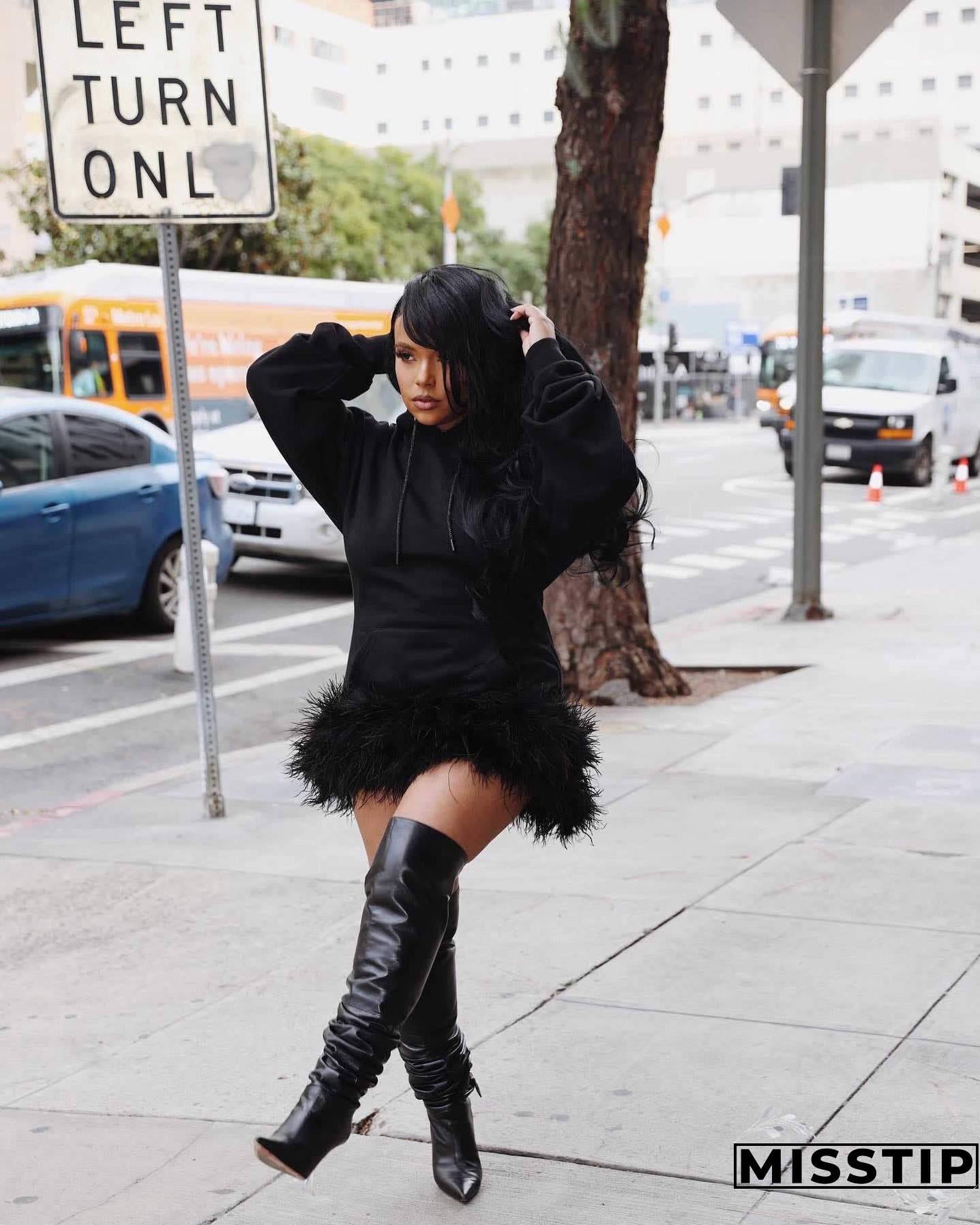 Women's Hooded Pure Craft Color Feather Model Sweaters