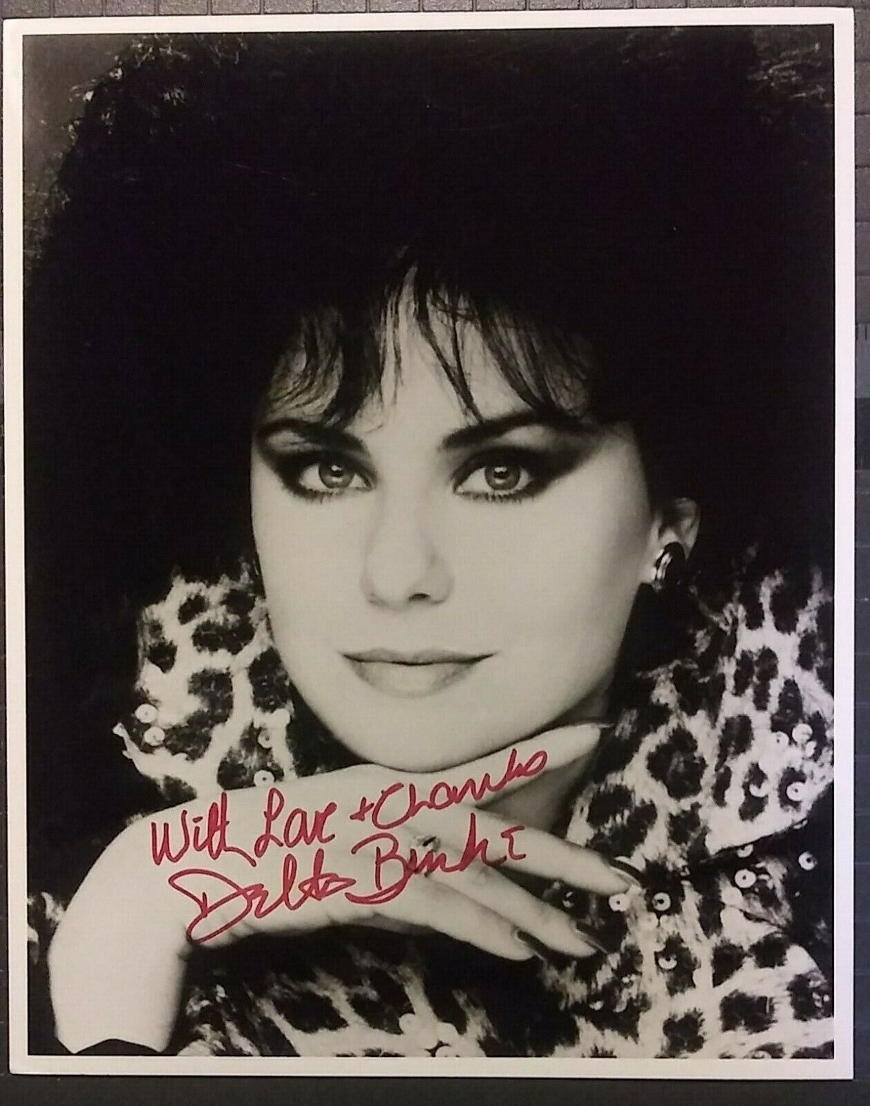 Delta Burke signed 8x10