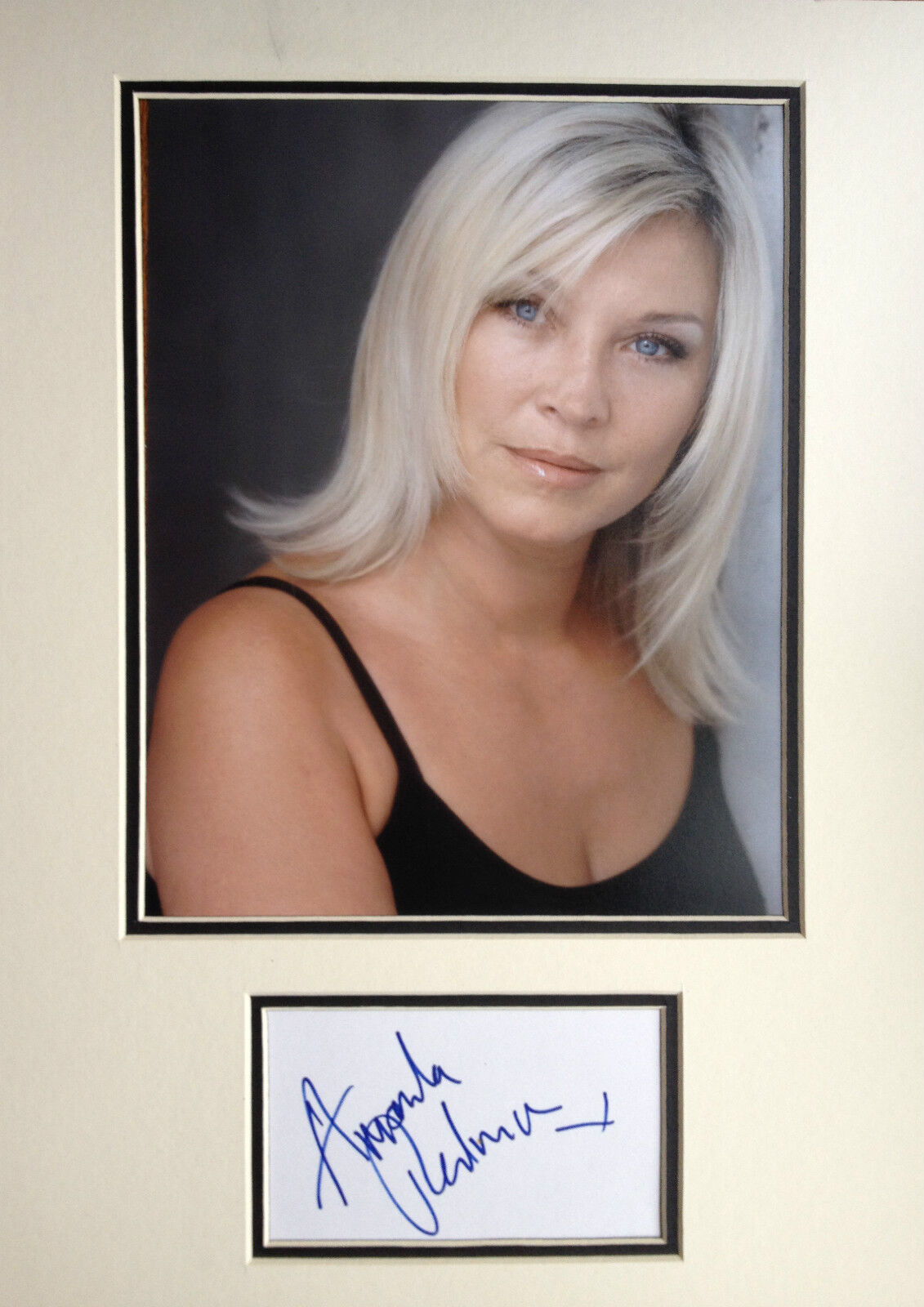 AMANDA REDMAN - POPULAR ACTRESS - SIGNED COLOUR Photo Poster painting DISPLAY