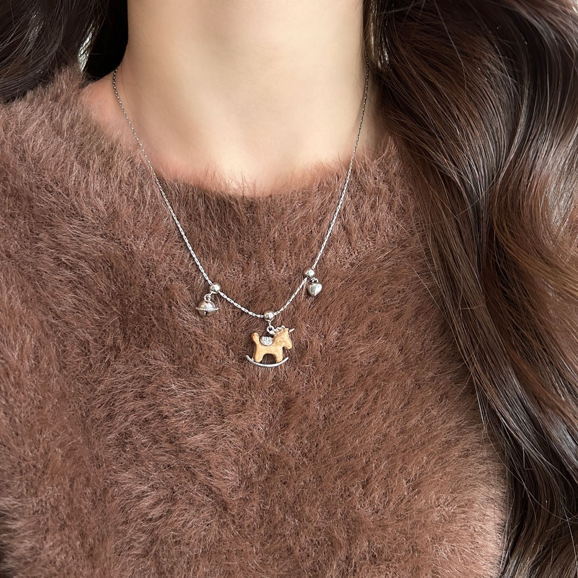 New Chinese style retro wooden horse pendant necklace designed for women's birth year clavicle chain light luxury trendy fashion versatile necklace