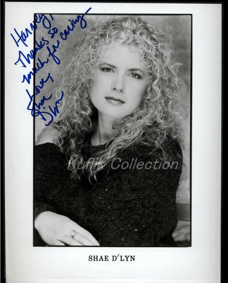 Shae D'Lyn - Signed Autograph Headshot Photo Poster painting -Dharma and Greg