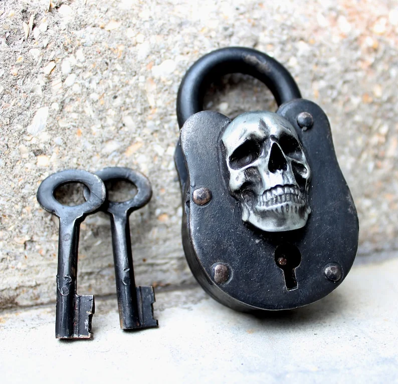 🔒Skull cast iron wicca lock 