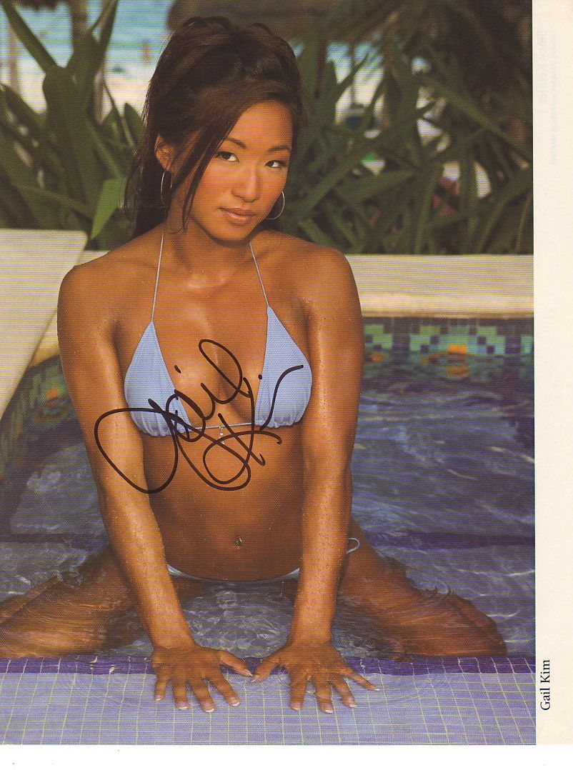 WWE WWF GAIL KIM SEXY AUTOGRAPHED HAND SIGNED 8X10 Photo Poster painting WRESTLING PICTURE