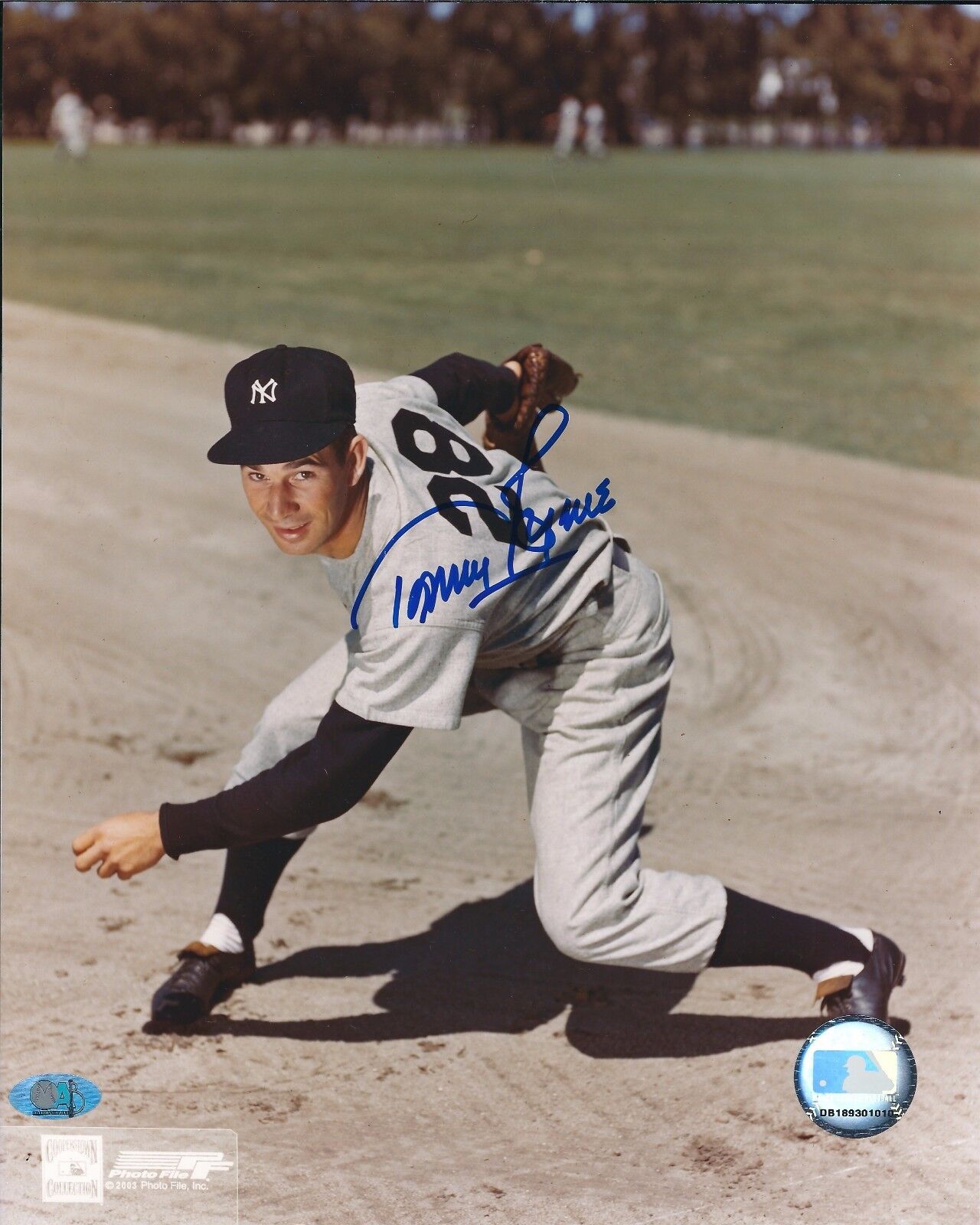 Signed 8x10 TOMMY BYRNE New York Yankees Photo Poster painting - COA