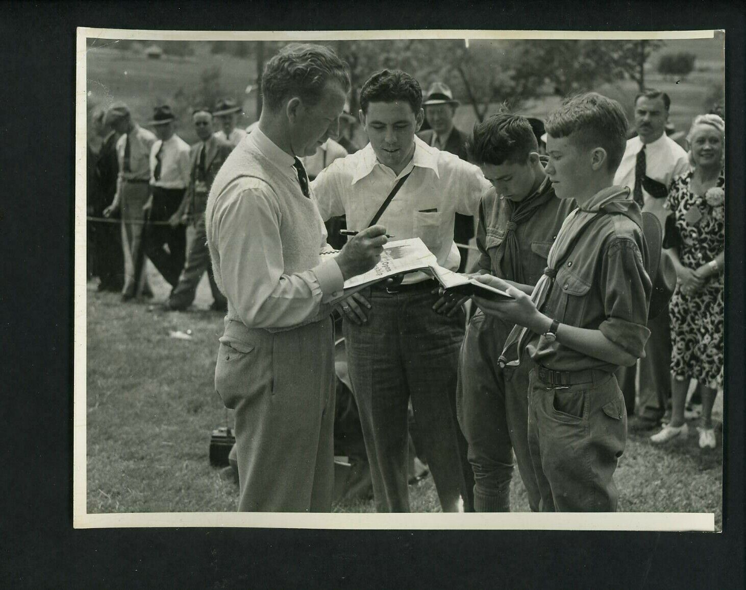 Jimmy Hines signs autographs at Golf Tournament 1938 Press Photo Poster painting