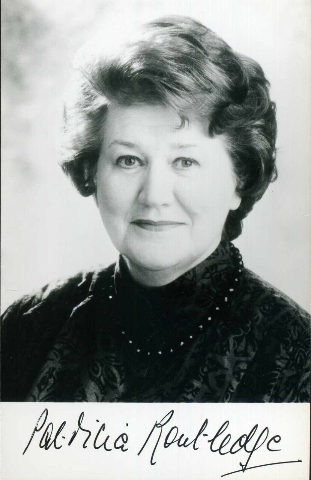 PATRICIA ROUTLEDGE Signed Photo Poster paintinggraph - Film & TV Actress - preprint