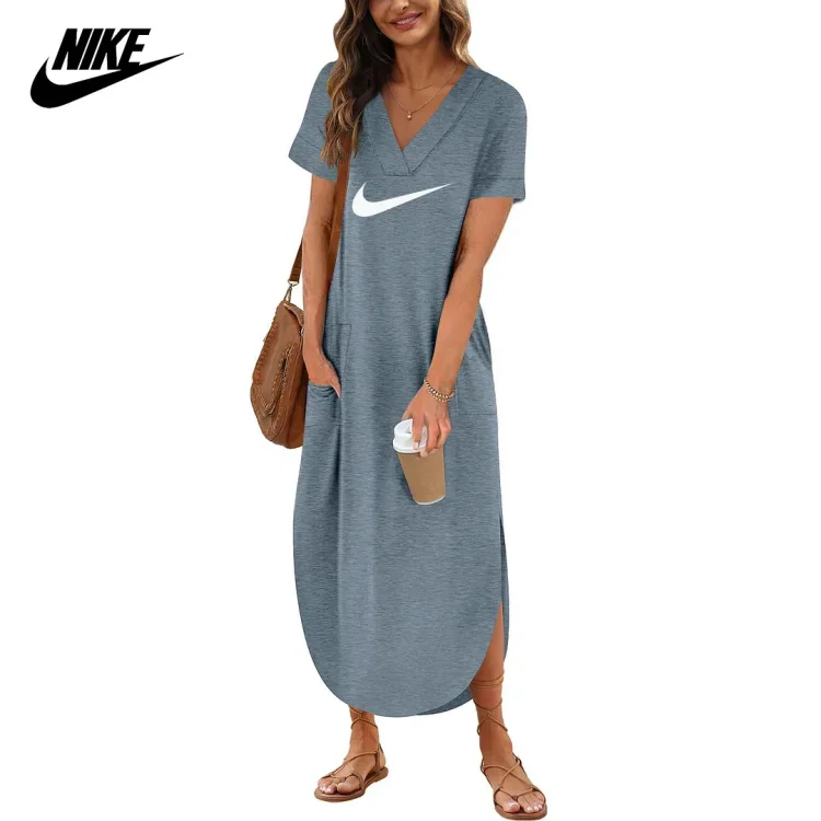 Neformální šaty NIKE® s výstřihem do V a kapsami