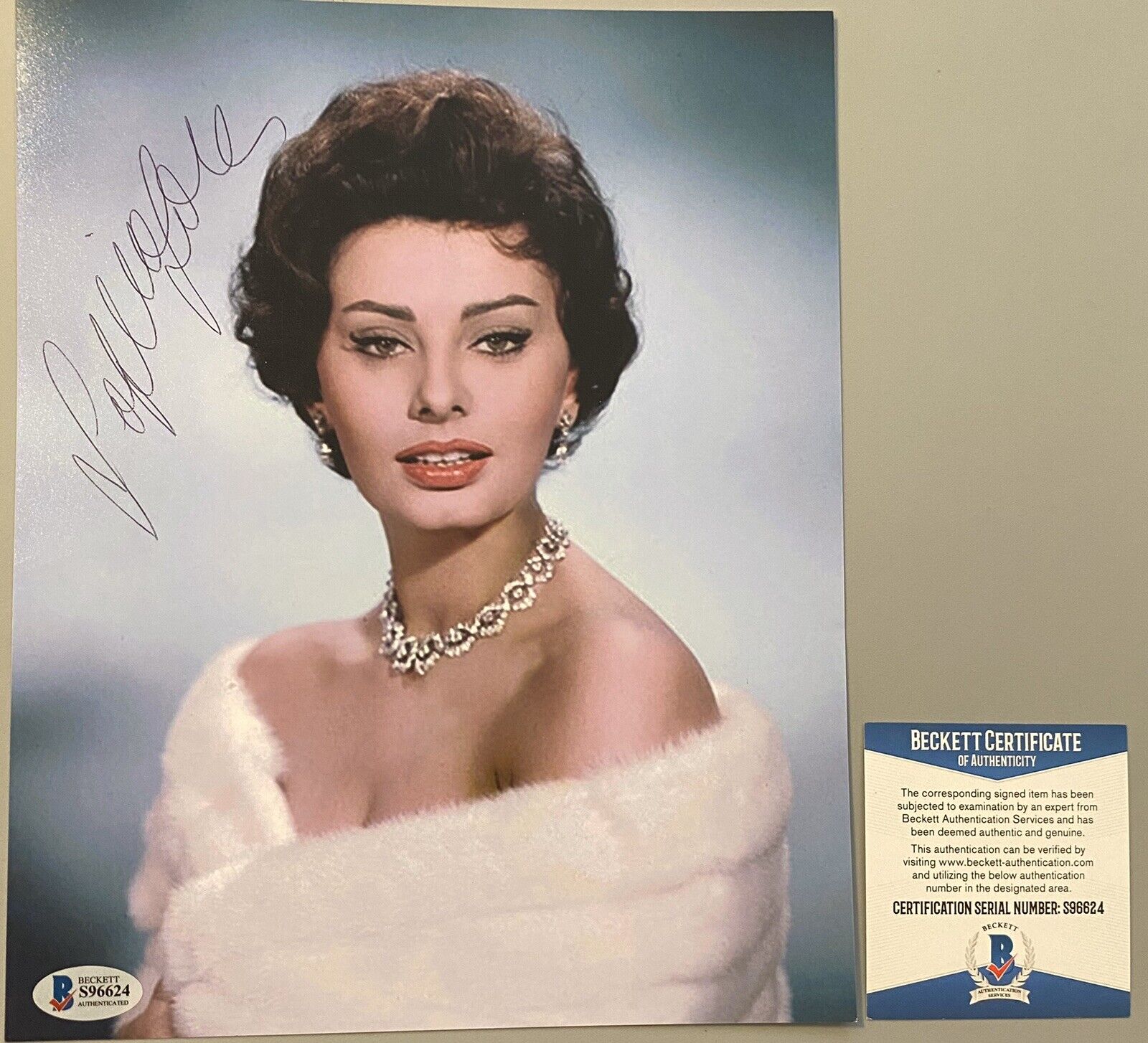 Sophia Loren signed Autographed 8x10 Color Photo Poster painting Sexy Beckett Authenticated