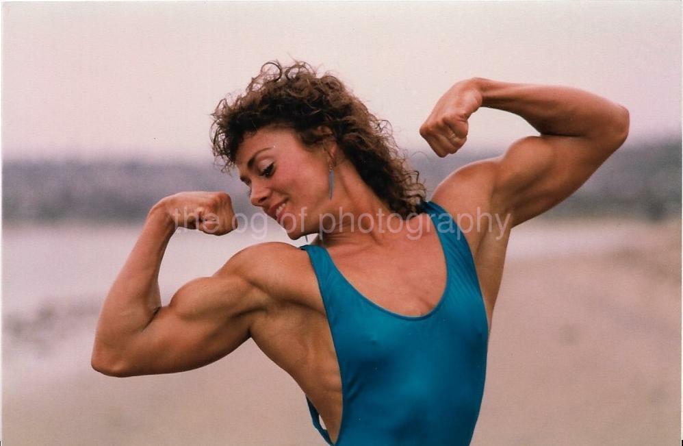 FEMALE BODYBUILDER 80's 90's FOUND Photo Poster painting Color MUSCLE GIRL Portrait EN 110 32 Z