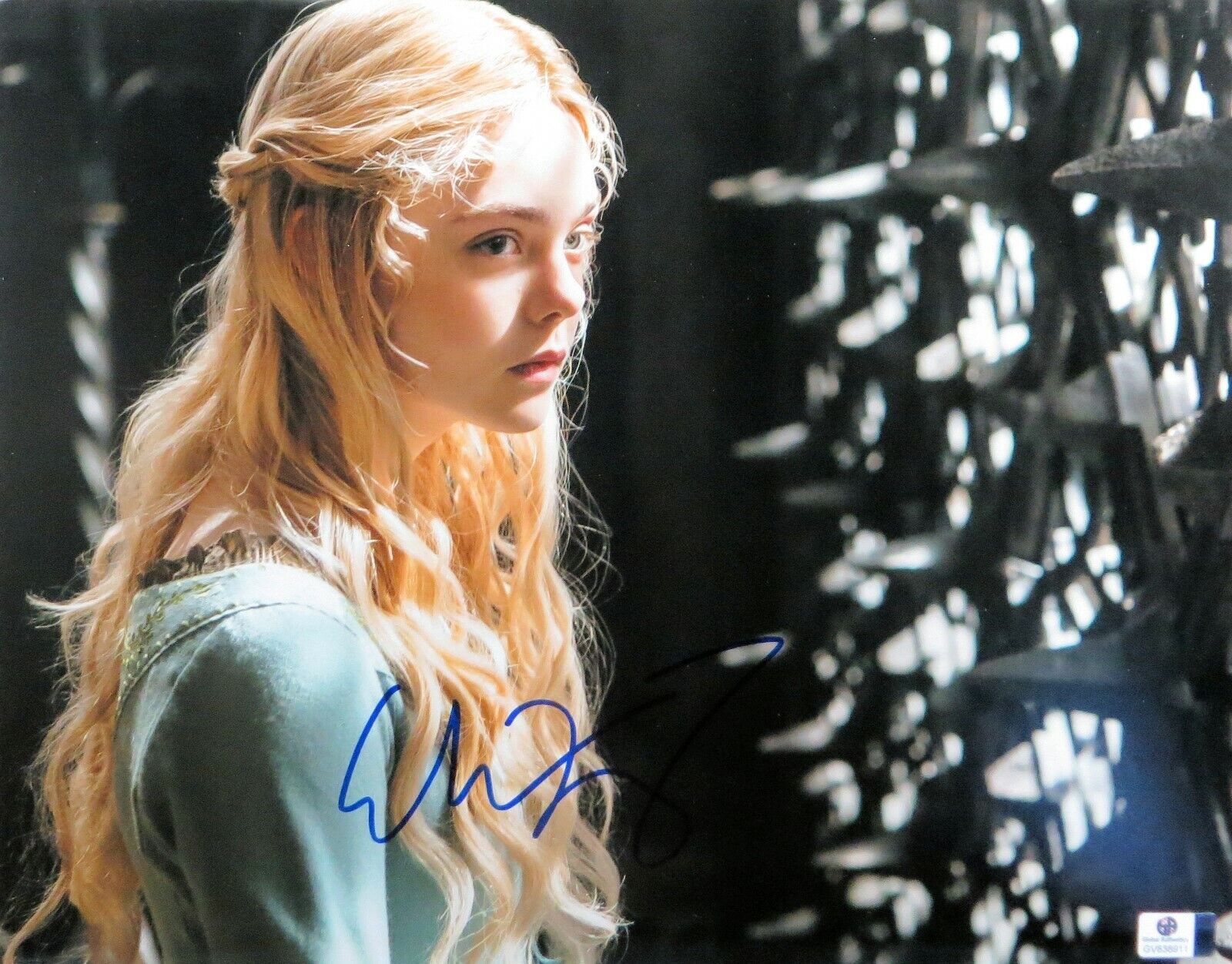 Elle Fanning Signed Autographed 11X14 Photo Poster painting Maleficent Cute Look GV838911