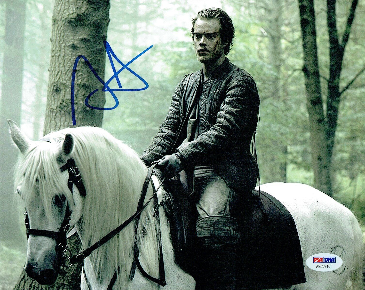 Alfie Allen Signed Game of Thrones Theon Greyjoy Auto 8x10 Photo Poster painting PSA #AB26916