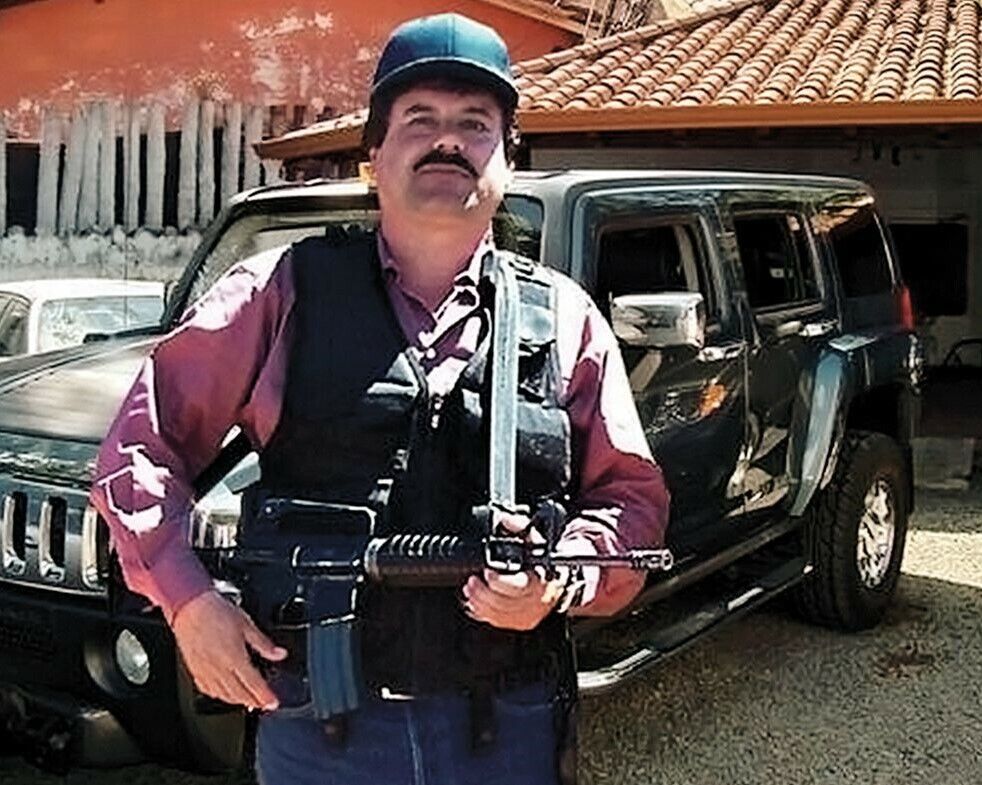 EL CHAPO 8X10 Photo Poster painting MEXICO DRUG CARTEL ORGANIZED CRIME PICTURE GUZMAN WITH GUN