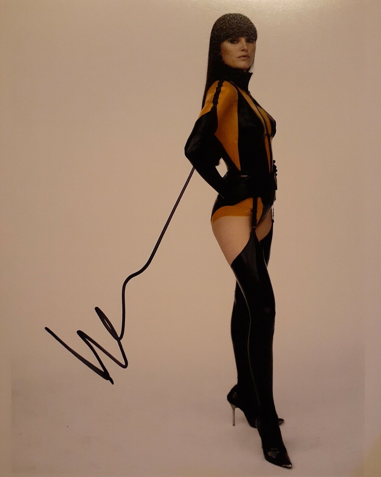 Malin Akerman signed 8x10