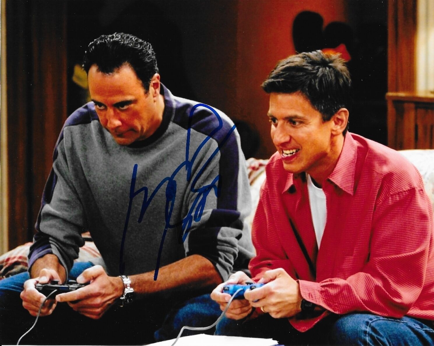 BRAD GARRETT - HAND SIGNED 8x10 EVERYBODY LOVES RAYMOND