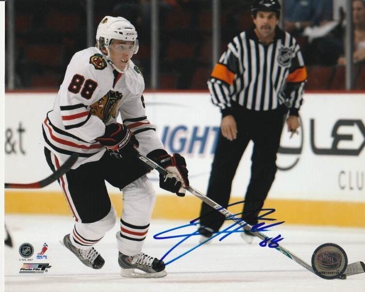 PATRICK KANE SIGNED CHICAGO BLACKHAWKS 8x10 Photo Poster painting #2 Autograph