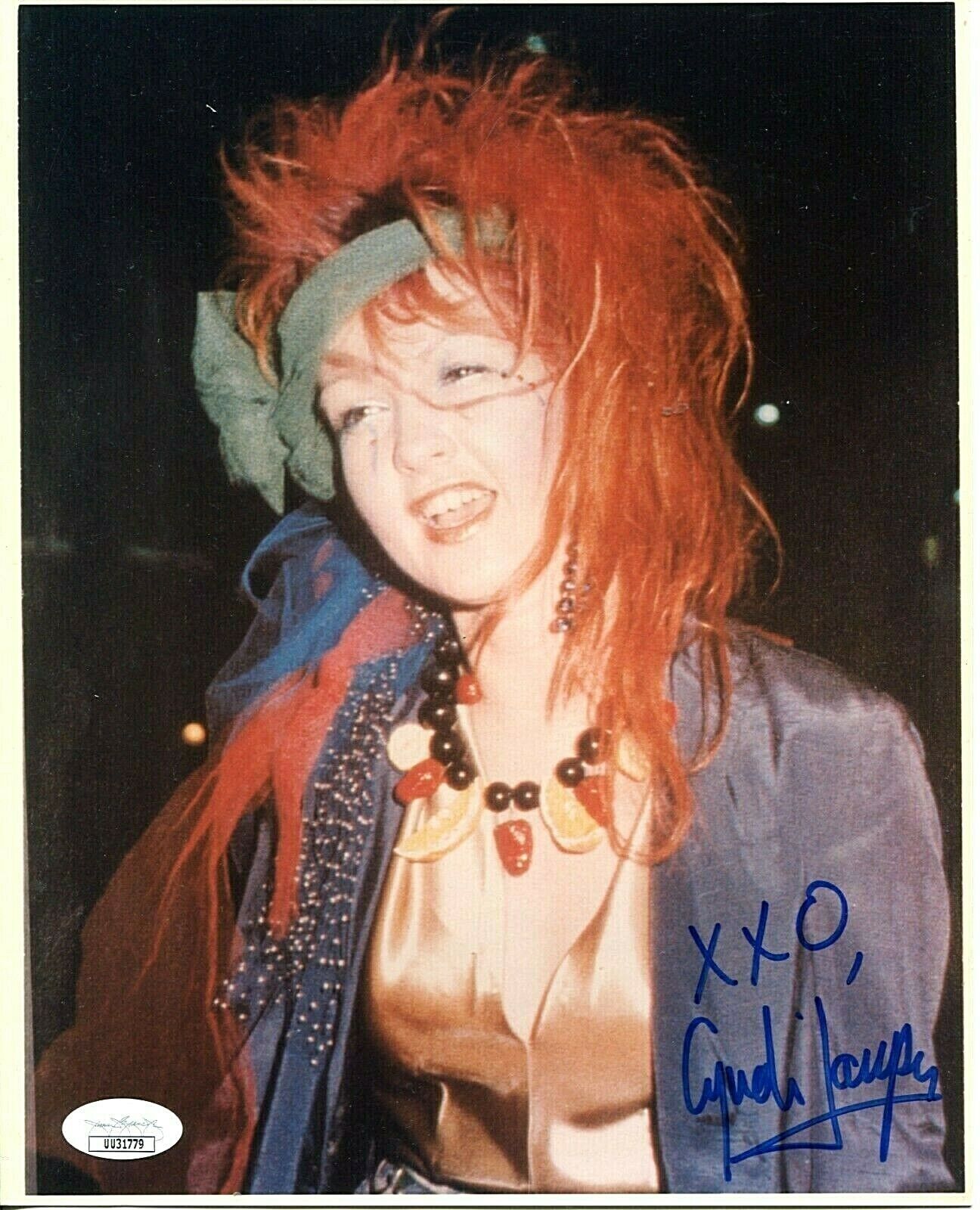 CYNDI LAUPER Autographed 8X10 color candid Photo Poster painting JSA COA PC 3108