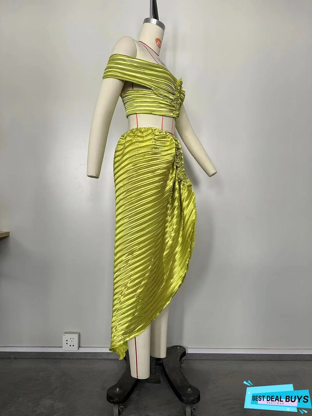 Women Solid Pleated Off Shoulder Top and Skirt Two-Piece Set